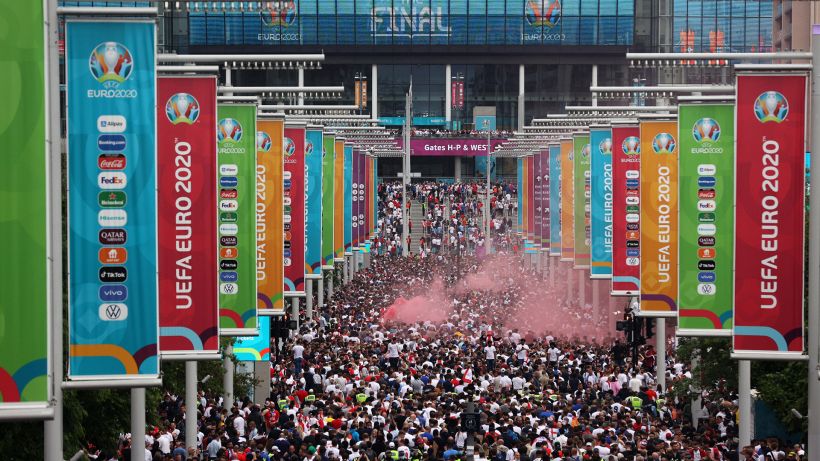 Tensione a Wembley: scontri tra Polizia e tifosi inglesi