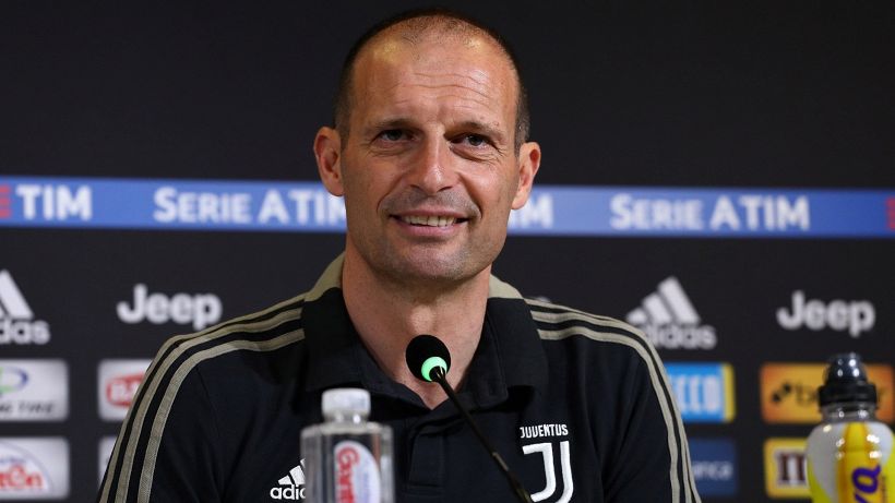 Juve, Allegri zittisce il giornalista e scatena i social