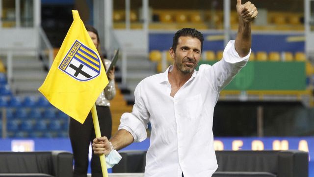 Buffon’s first flop unleashes social media: Take an example from Valentino