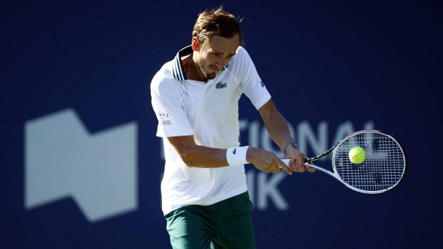 Medvedev dispiaciuto per il nuovo stop di Federer: “È un peccato”
