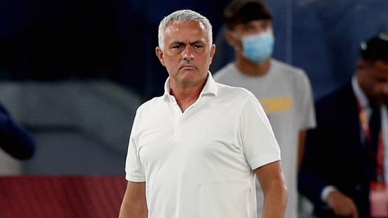 Mourinho interrompe l'intervista: "Dionisi deve rientrare"