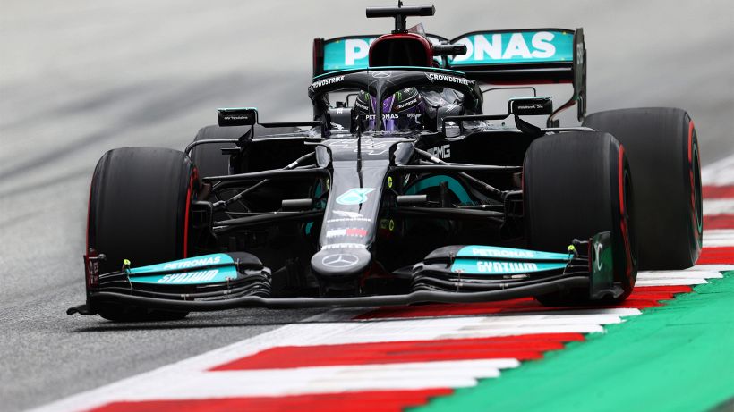 F1, pazzo Gp d'Ungheria: Ferrari beffata, Hamilton torna leader del Mondiale