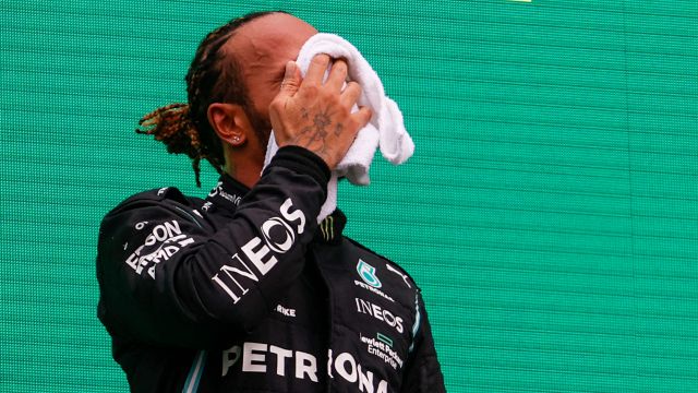F1, Hamilton spossato sul podio in Ungheria: ora racconta la verità