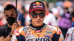 MotoGP, prime libere Silverstone: Marquez primo ma cade, male Rossi