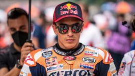 MotoGP, prime libere Silverstone: Marquez primo ma cade, male Rossi