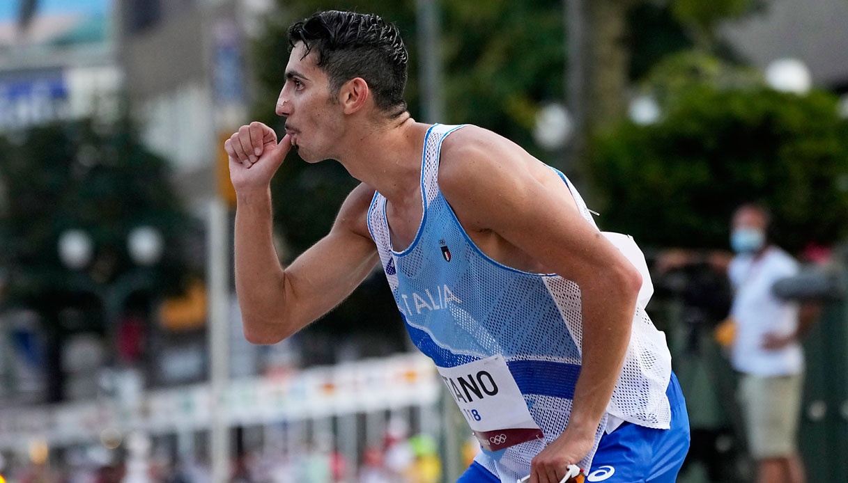Olimpiadi, Tokyo 2020: l'emozione sul podio di Massimo Stano, oro 20km