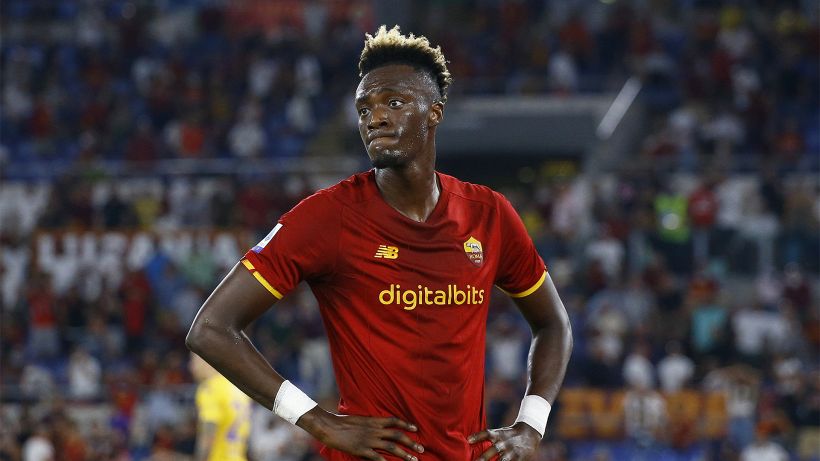 Roma-Torino, 5' di attesa per Abraham: niente rigore, problemi nella VAR Room