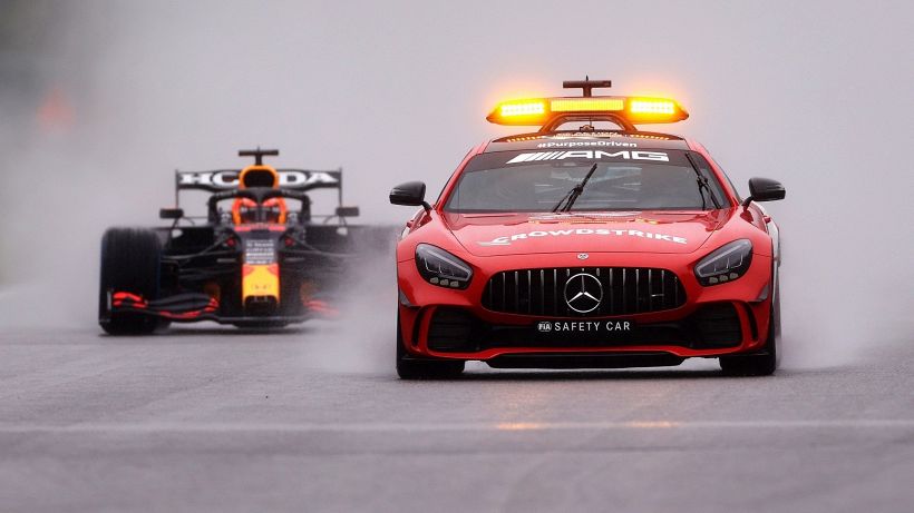 F1, gara farsa in Belgio: vince Max Verstappen, ma non si è corso