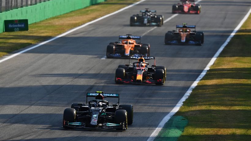 F1, sprint race Monza: vince Bottas ma pole Verstappen. Ferrari ok