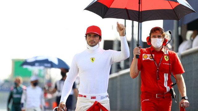 Papà Sainz: "Contento per mio figlio, la Ferrari farà bene nel 2022"