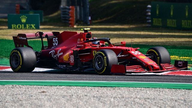 F1, seconde libere Monza: Carlos Sainz va a sbattere, dominano le Mercedes