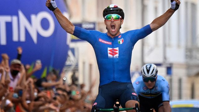 Ciclismo, enorme Colbrelli in volata: è campione d'Europa!