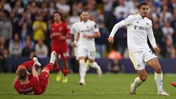 Leeds-Liverpool, fallo killer su Elliott: grave infortunio alla caviglia