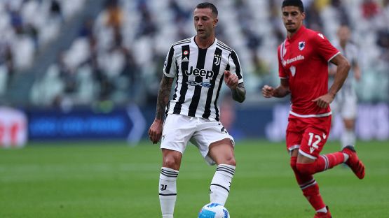 Juventus, Bernardeschi conteso da due big