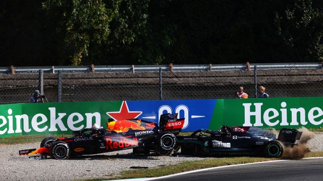 F1: follia Verstappen-Hamilton, vince Ricciardo. Rimpianto Ferrari