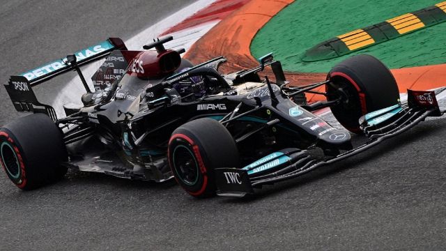 F1, Hamilton gioca: "Domani Verstappen vince facile"