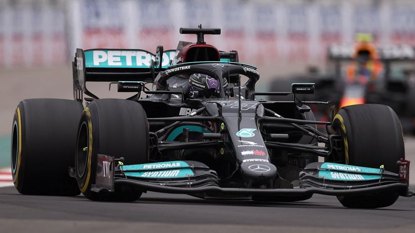 F1, Sochi: Hamilton vince nel caos, Verstappen secondo. Podio Ferrari