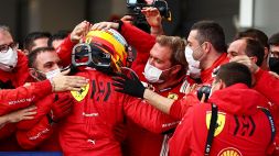 F1, Ferrari spaccata: Leclerc non si dà pace, Sainz al settimo cielo