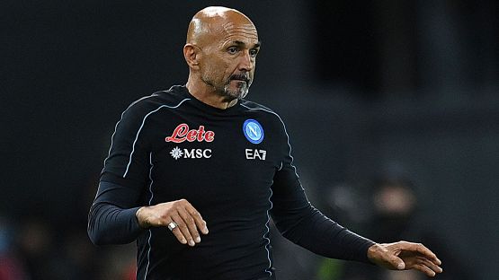 Napoli, infortunio per Ounas: "Distrazione al retto femorale"