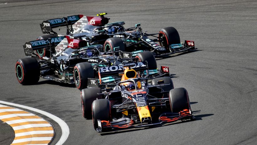 F1, Hamilton: “Abbiamo bisogno di più velocità per vincere delle gare”