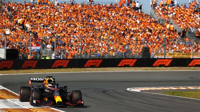 F1, Super Max Verstappen domina e vince a Zandvoort: doppiate le Ferrari