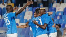 Osimhen scatenato, sesta vittoria di fila per il Napoli. Cagliari ko