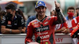 MotoGP, il regalo di Valentino Rossi per Pecco Bagnaia a Valencia