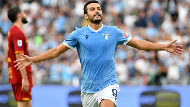 Pedro nella storia: è il terzo ad aver segnato nel derby con Lazio e Roma