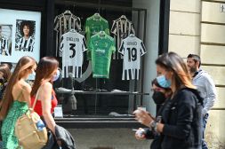 Maglie, sponsor tecnici calcio: quanto guadagna la Serie A