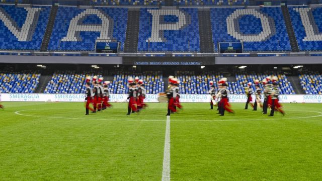 Napoli-Juve, the banner at the stadium triggers the indignation of the fans