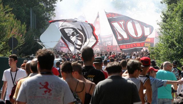 Milan, i tifosi fanno muro: Altro che ritorno, lasciatelo dov'è