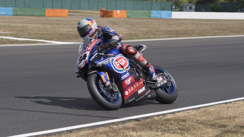 Superbike, Razgatlioglu batte Rea in gara-1 in una Jerez ancora sotto choc