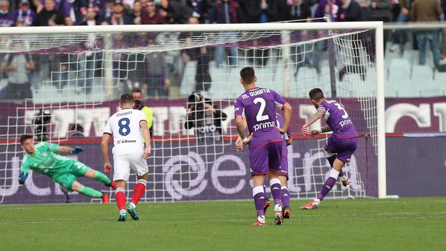 Fiorentina, trionfo col Cagliari e punizione per Vlahovic