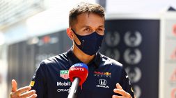 Furia Albon: "Alonso va penalizzato, è ridicolo"