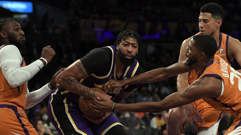 Lakers nel caos: altro ko e rissa Davis-Howard