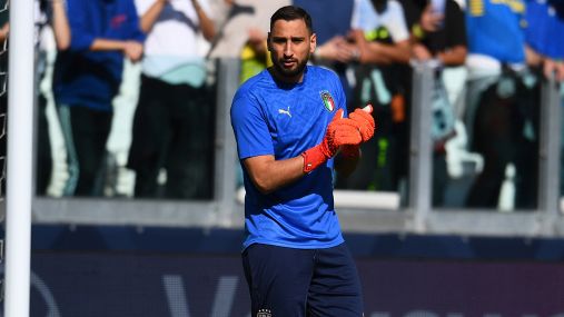 Applausi per Donnarumma dall'Allianz Stadium: il portiere dell'Italia ricambia