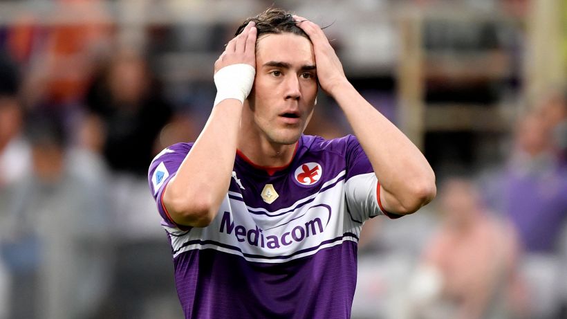 Bufera Vlahovic: futuro incerto, gli agenti accusano la Fiorentina