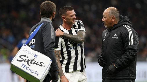 Infortunio per Bernardeschi contro l'Inter: condizioni della spalla da valutare