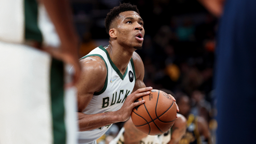 NBA, Mike Budenholzer: “Stasera Giannis aveva una marcia in più”