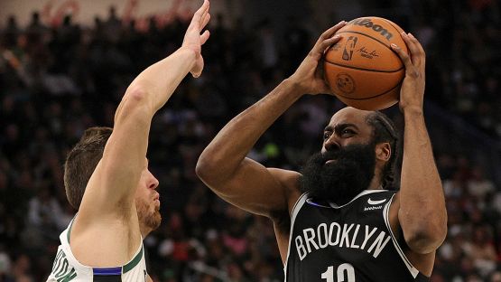 NBA, James Harden va ai Philadelphia 76ers