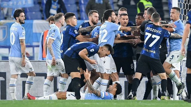 Lazio-Inter, gol Anderson: Inzaghi lo accetta, Sarri è una furia