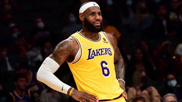 NBA: falso positivo, King James torna disponibile