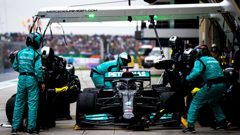 F1,Coulthard: “La sfida con Verstappen mette sotto pressione Hamilton”