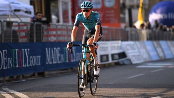 Coppa Agostoni, Alexey Lutsenko brucia allo sprint Matteo Trentin