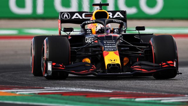 Verstappen beats Hamilton and is on pole, Ferrari pretty good