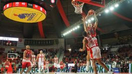 LBA, l'Olimpia vince il derby con Varese ma la Virtus risponde