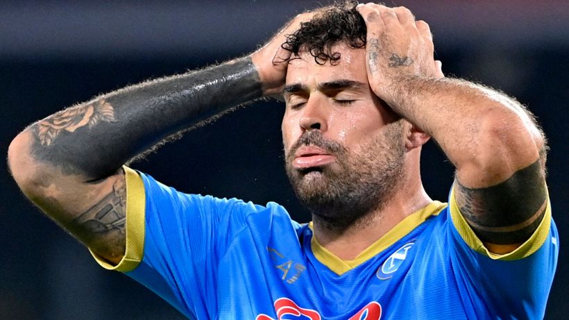 Il Napoli perde Petagna: contrattura all'adduttore