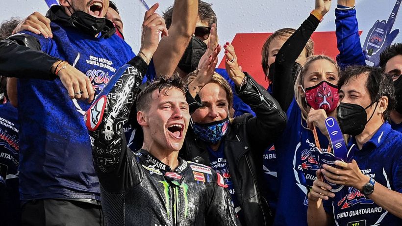 MotoGP, Marquez brinda e Bagnaia si arrende: Quartararo campione del mondo