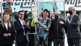 MotoGP, l’ultimo abbraccio di Misano a Valentino Rossi