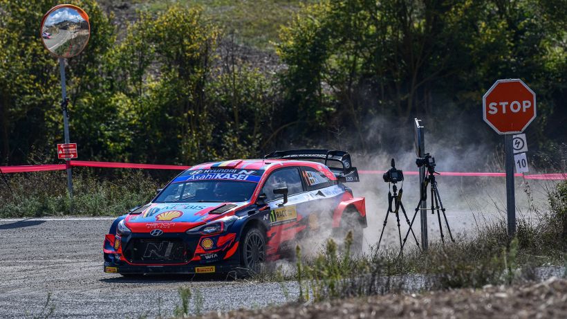 Mondiale Rally, Thierry Neuville trionfa in Spagna